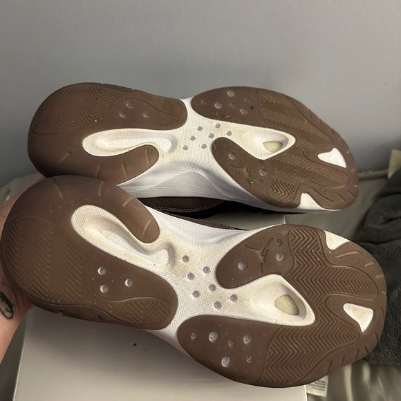 Like New Womens 10.5 Jordan’s - Picture 3 of 3